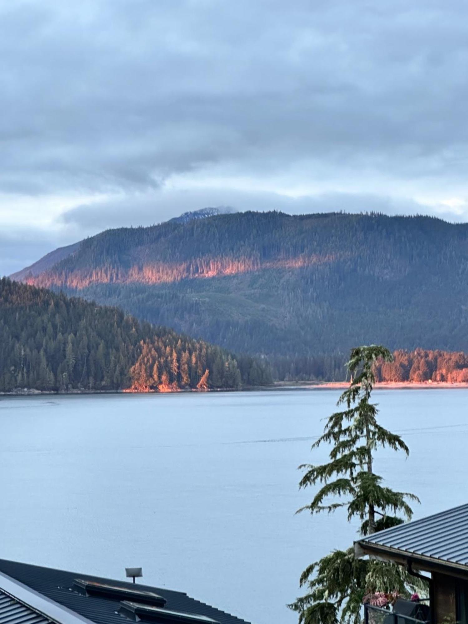 Bjorn Holm Villa Port Renfrew Exteriör bild